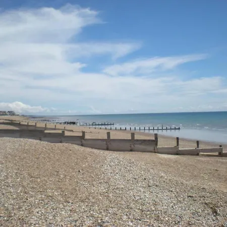 Beautiful Gate House A 4 Minute Walk From Beach Bognor Regis Exterior photo