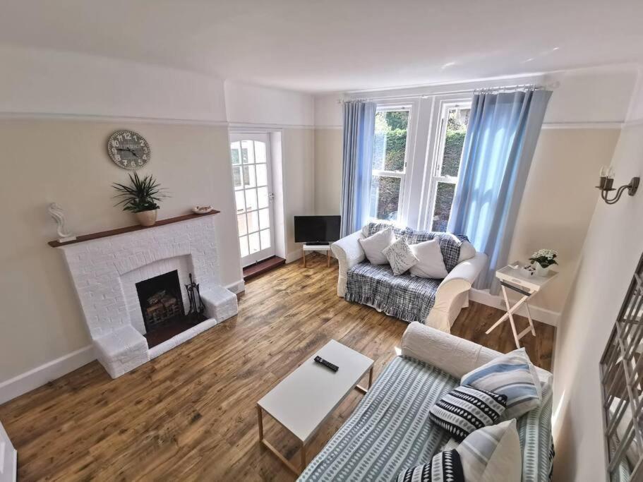 Beautiful Gate House A 4 Minute Walk From Holiday home Bognor Regis