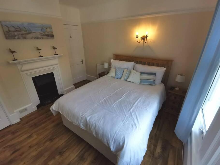 Beautiful Gate House A 4 Minute Walk From Holiday home